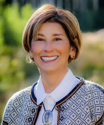 Portrait of Stella Canzano, REALTOR®
